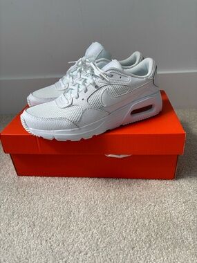Nike Air Max SC Triple White Sneakers Women’s US 8 Clean Minimal Athletic